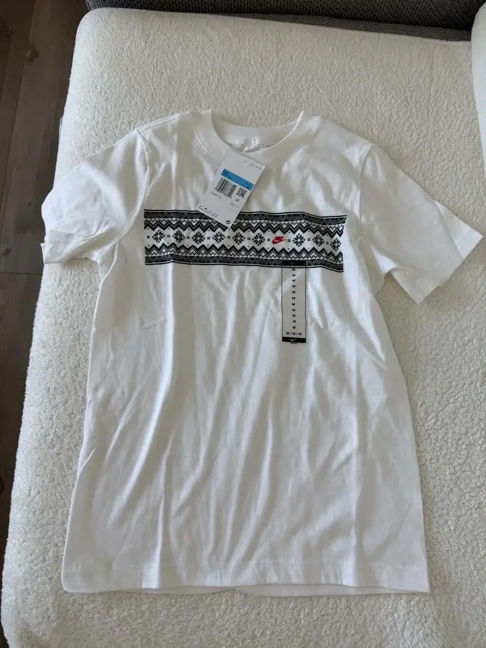 NWT Nike Kids Graphic T-Shirt White Fair Isle Print Size M